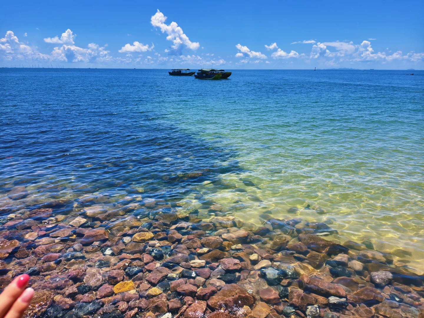 防城港怪石滩，你敢信这大片湛蓝是真的啊