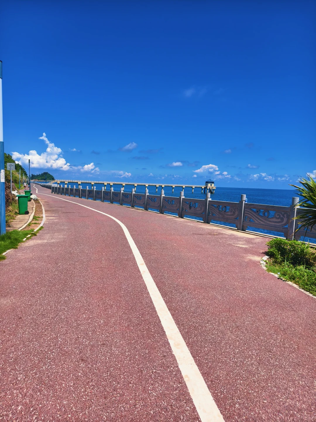 防城港怪石滩，你敢信这大片湛蓝是真的啊