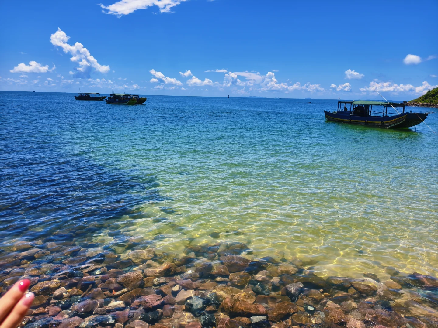 防城港怪石滩，你敢信这大片湛蓝是真的啊