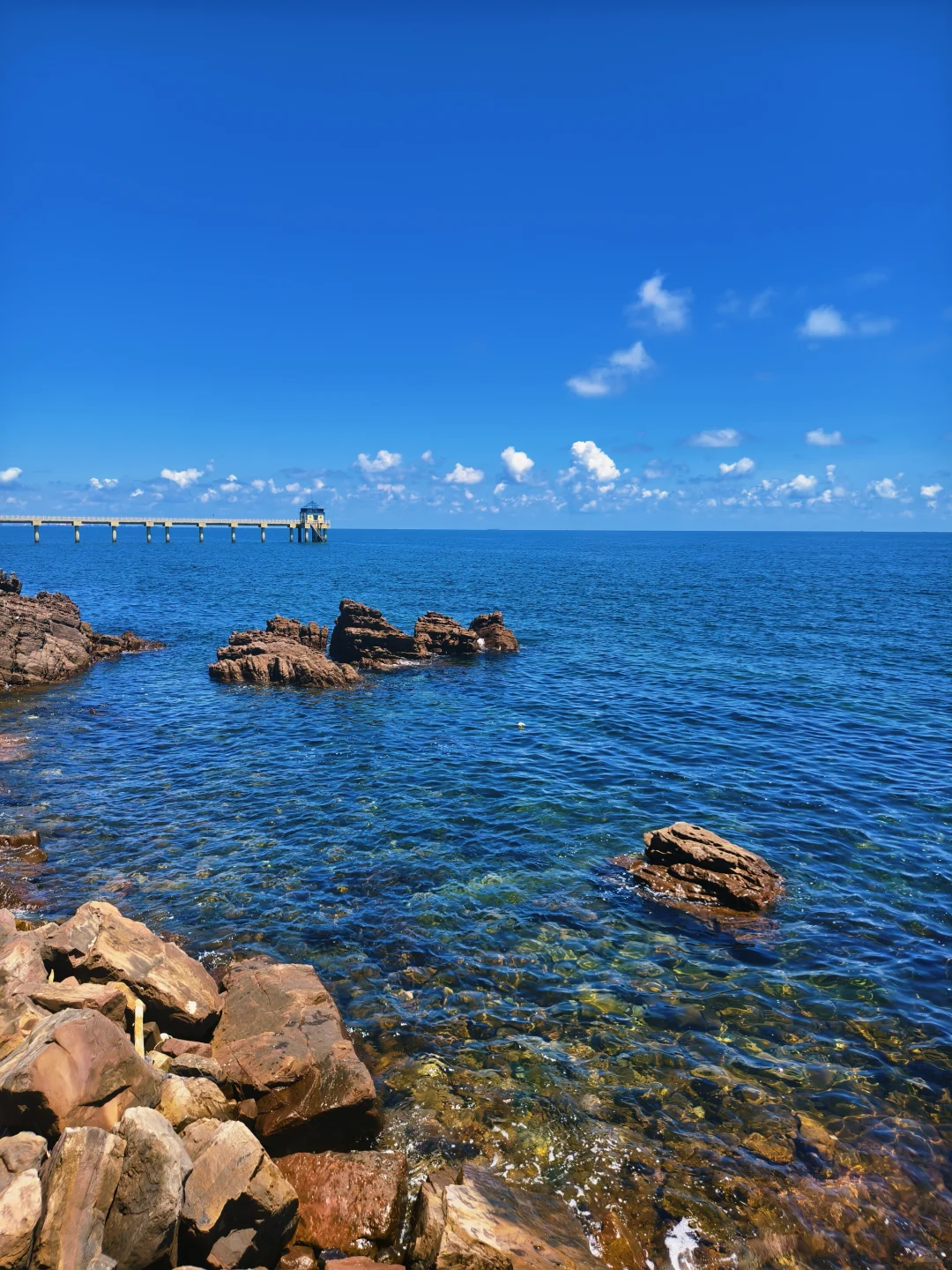 防城港怪石滩，你敢信这大片湛蓝是真的啊