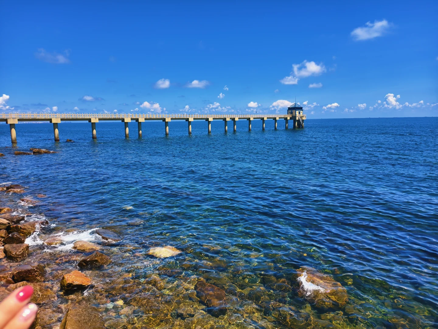 防城港怪石滩，你敢信这大片湛蓝是真的啊