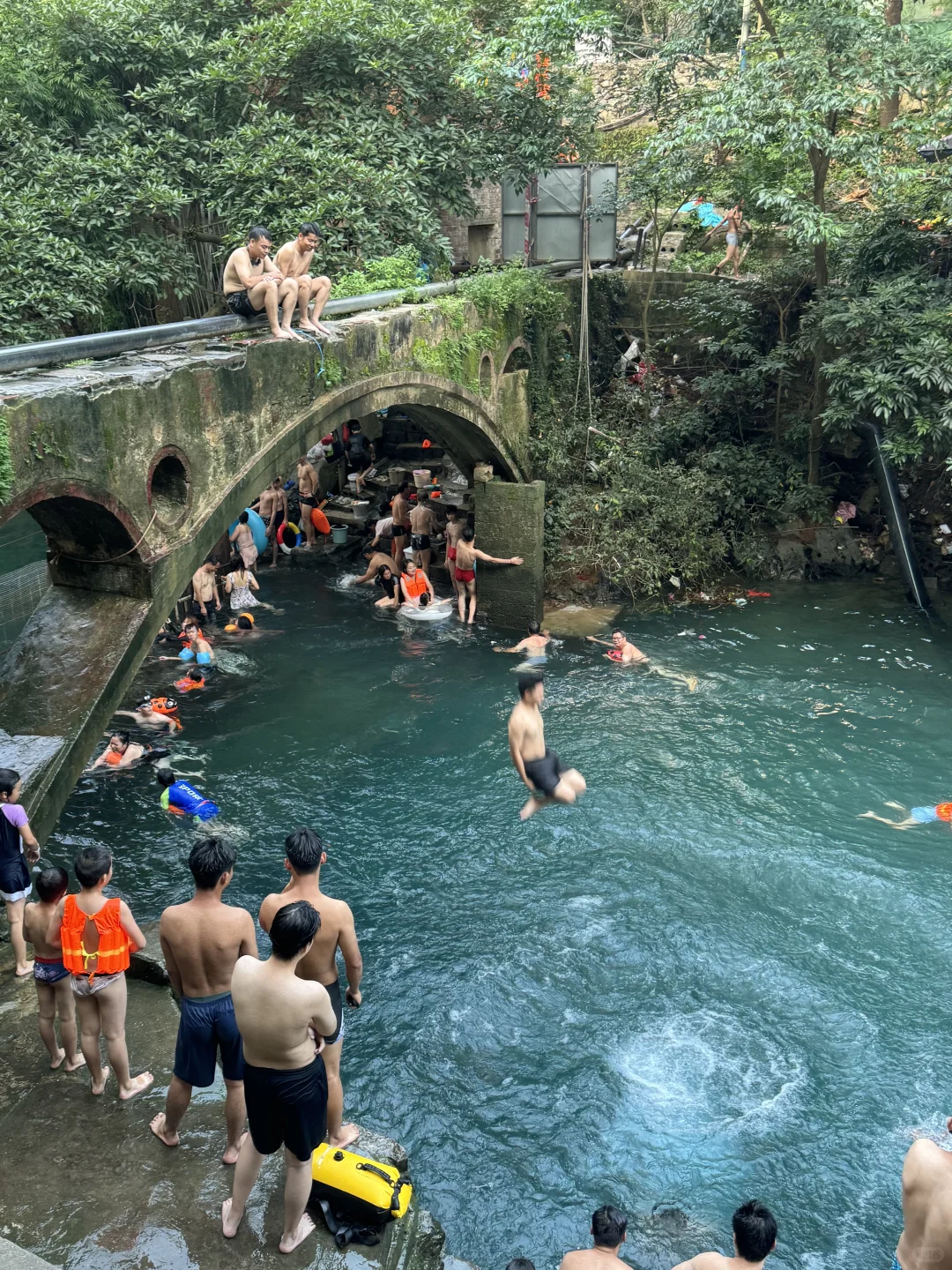 这灵水，真的值得！瀑布跳水🏊🏻‍♂️