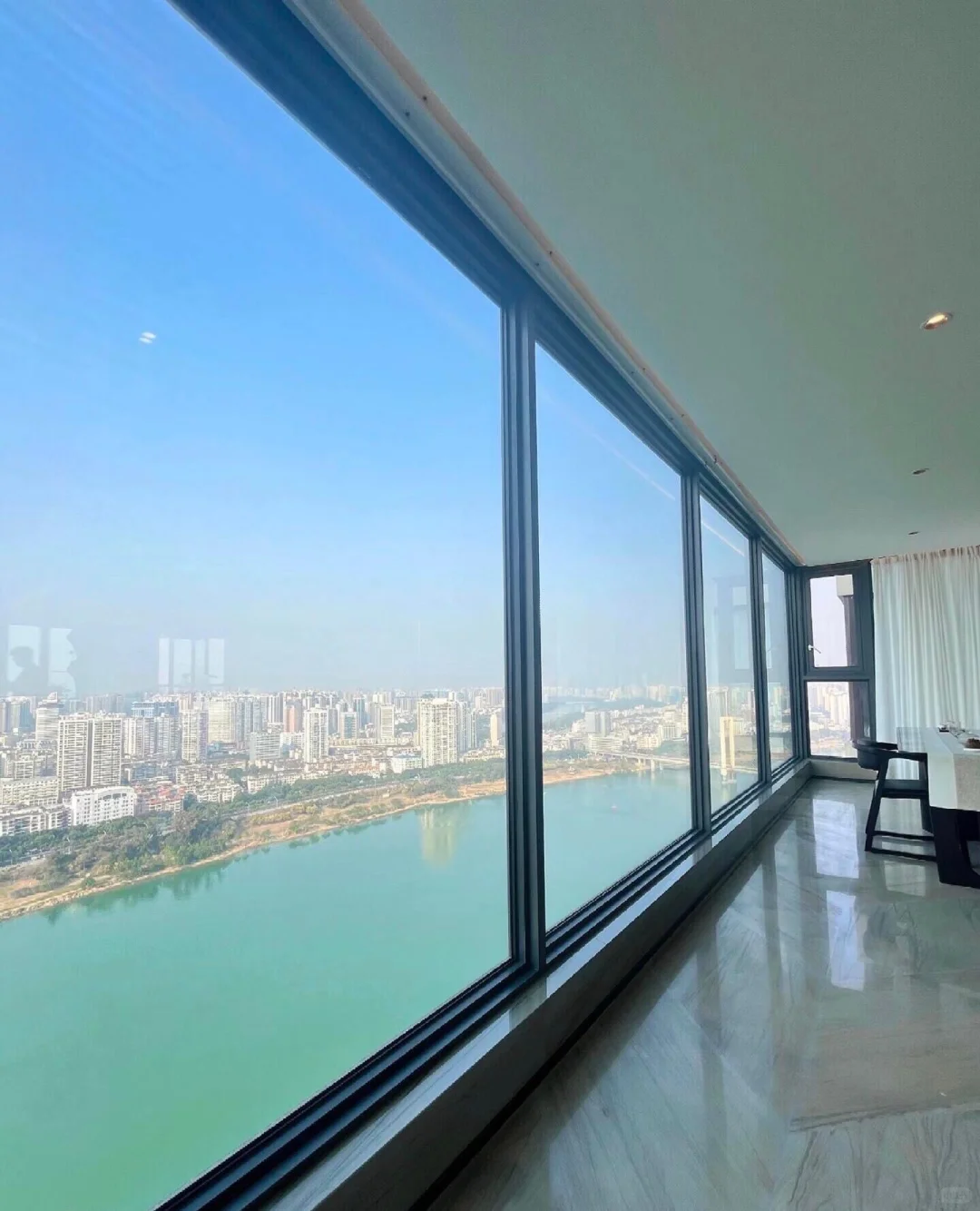 南宁江南区一线江景房，105平四房总价72万