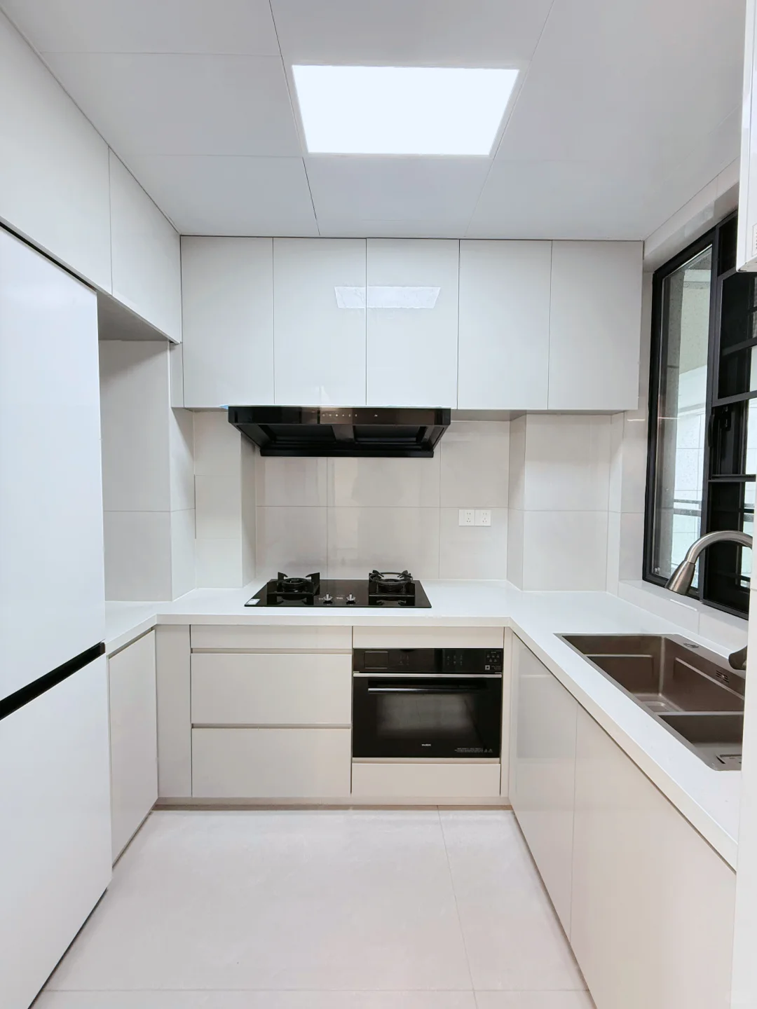 南宁市区，地铁口3房，40万带车位，业主急出