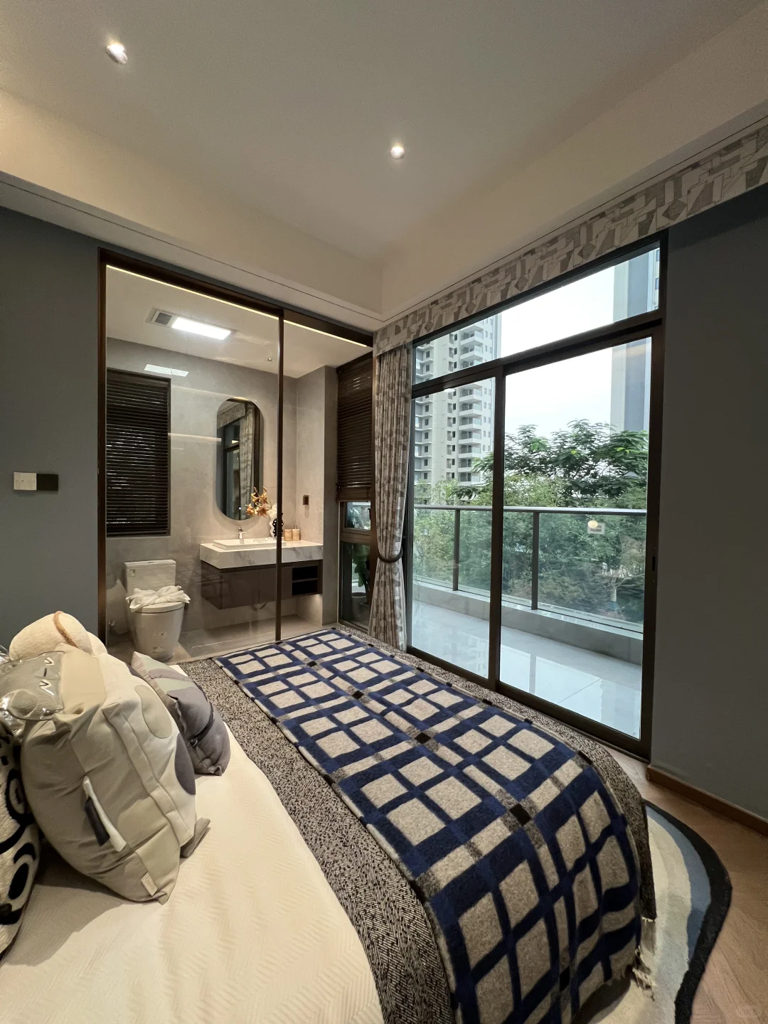 南宁邕江旁199万别墅合院，143平共6层