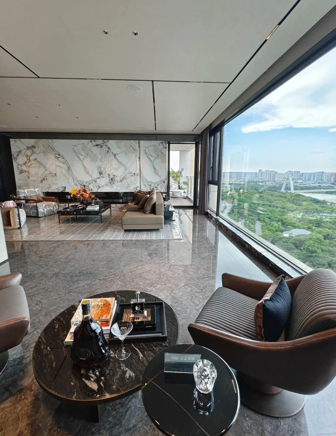 闭眼冲！420万上车246平江景大平层