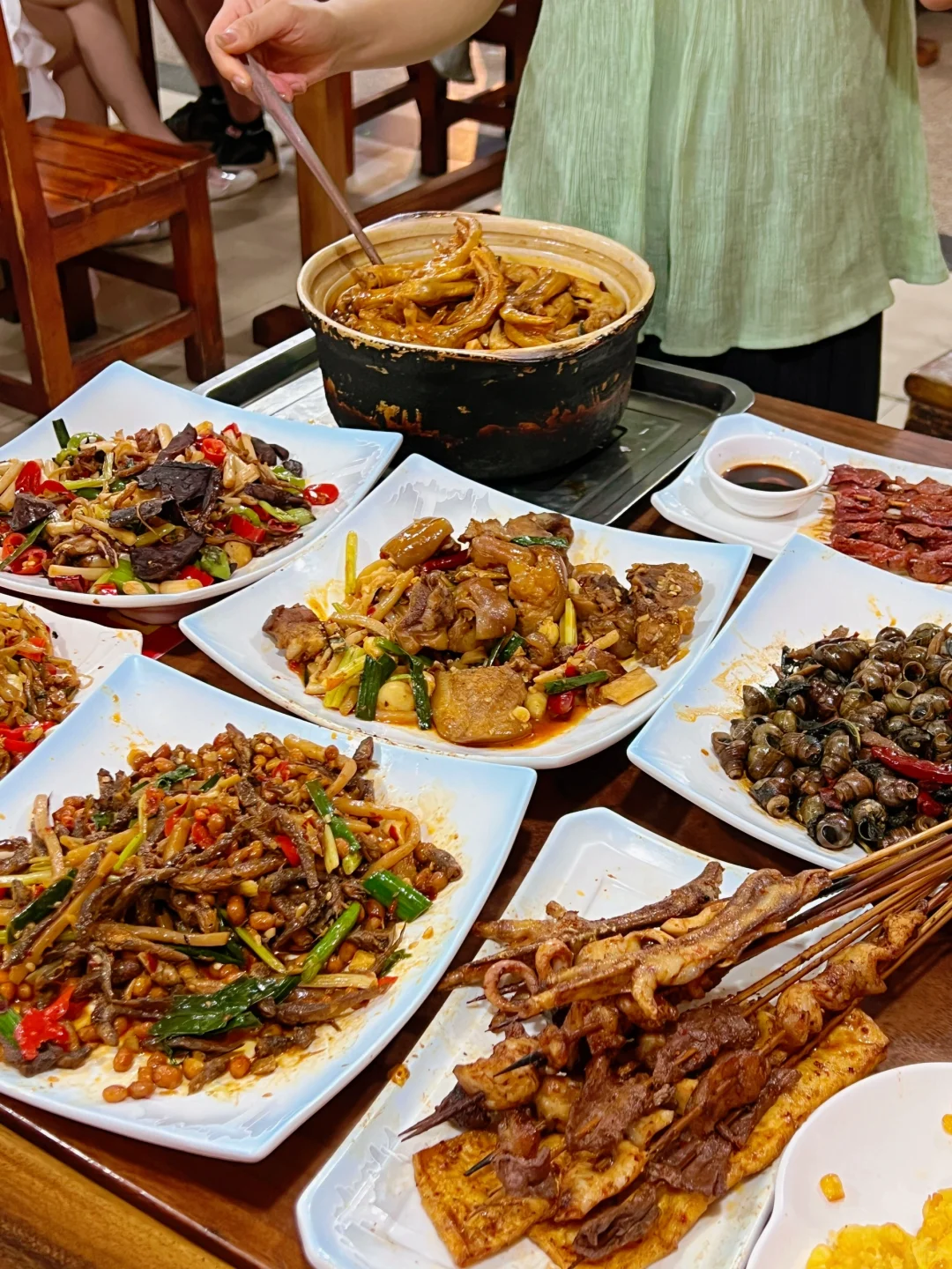 柳州这家大排档，闺蜜说她排队也要吃