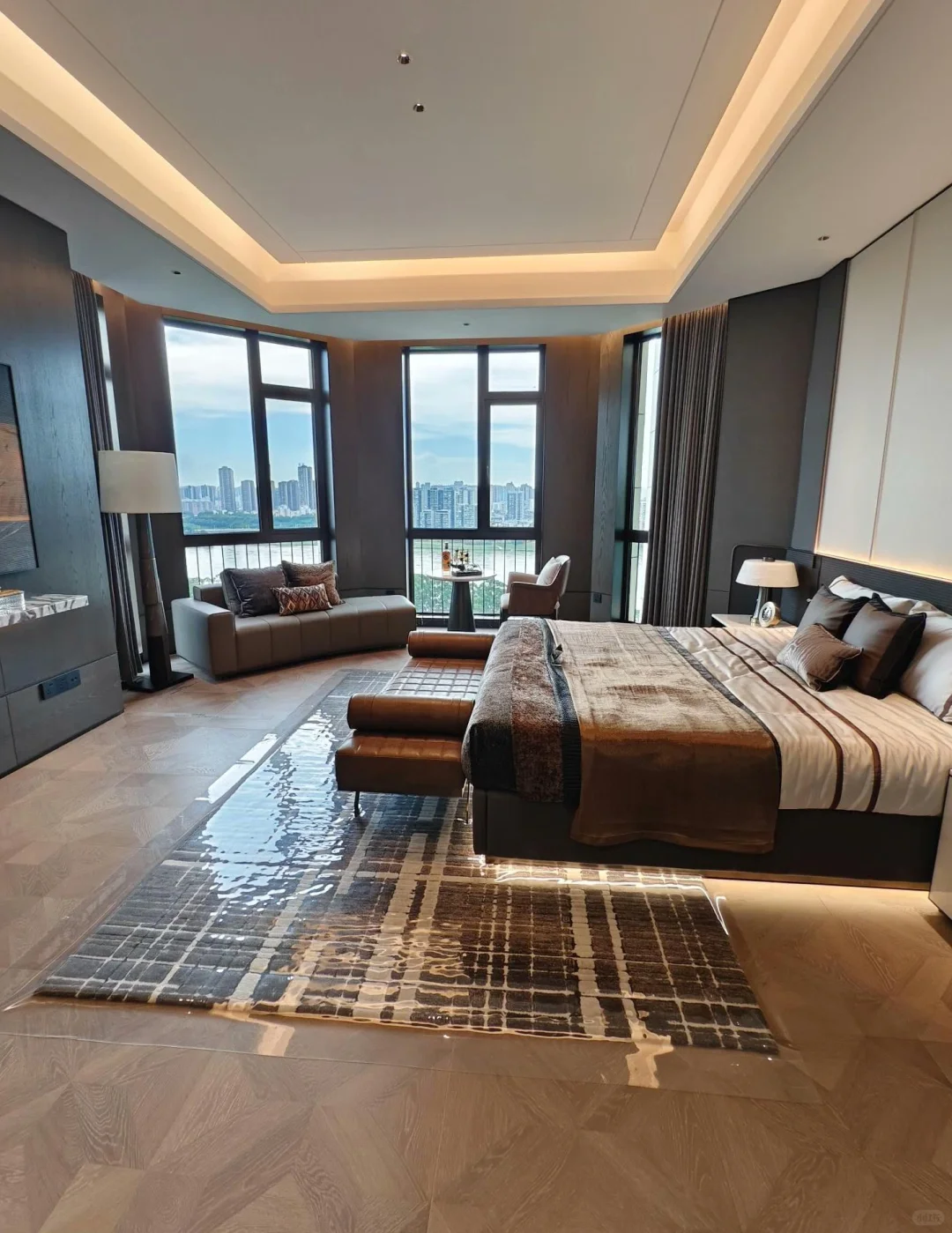 闭眼冲！420万上车246平江景大平层