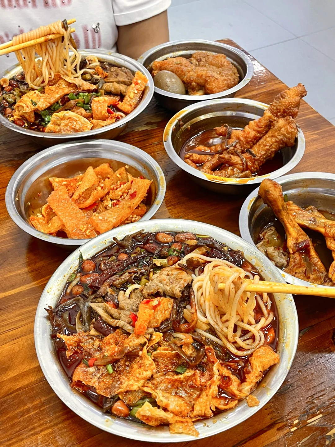 柳州…感谢本地人带路才能找到的老牌螺蛳粉…