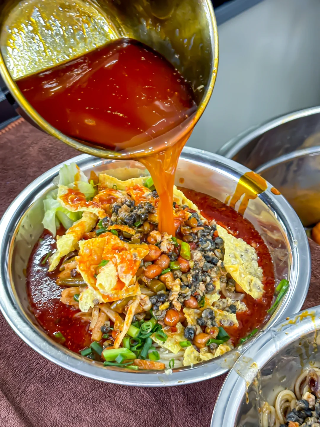 来柳州第一件事！下动车直奔这家螺蛳粉