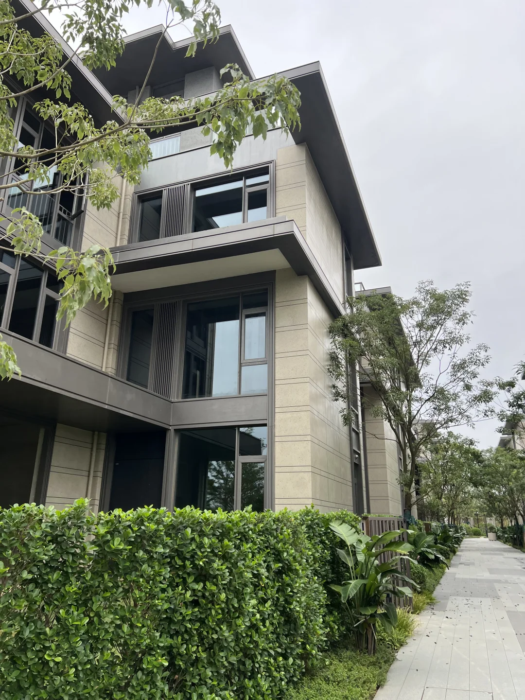 南宁邕江旁199万别墅合院，143平共6层