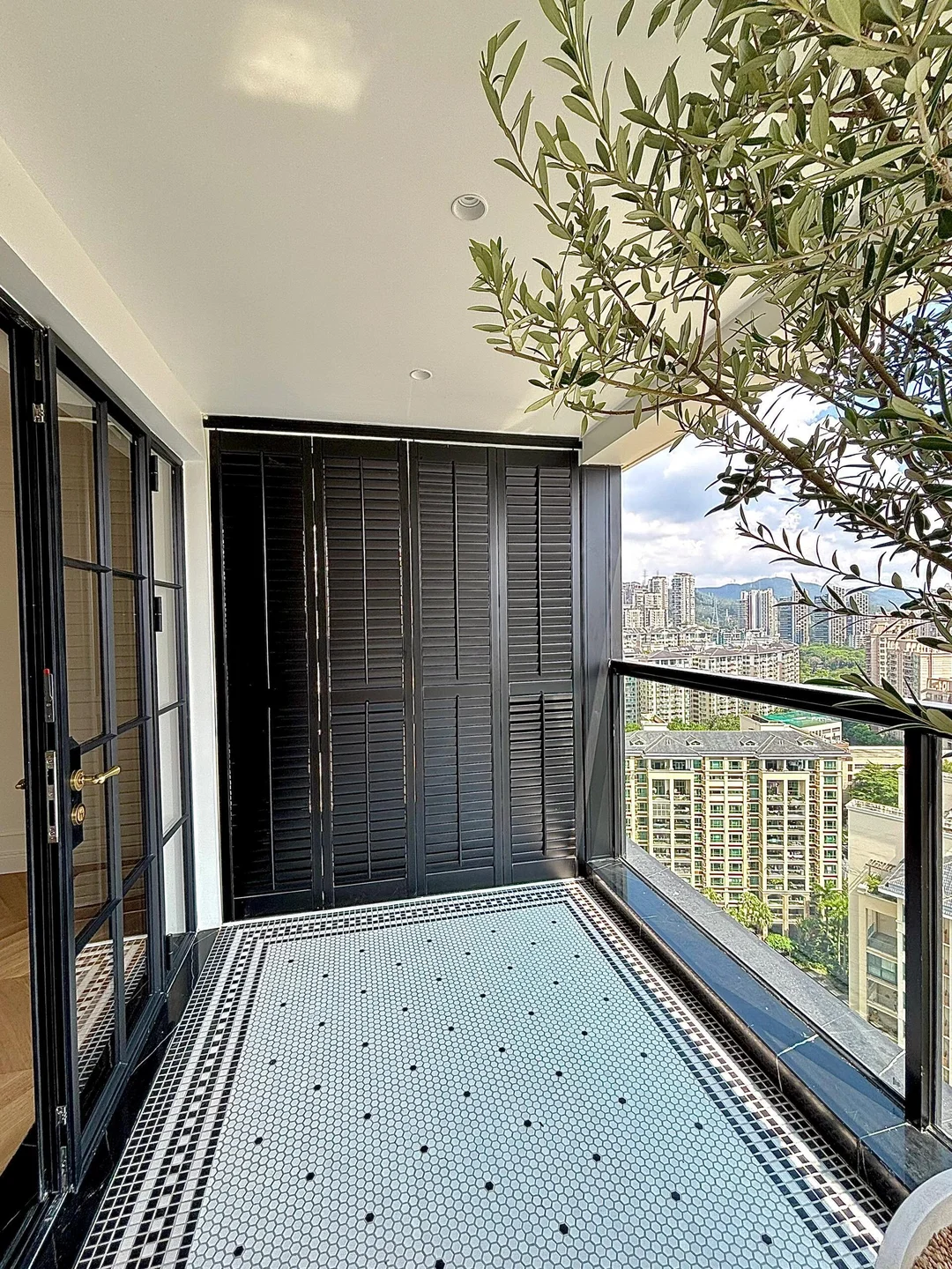 青秀区原价125万，现83万出售法式精装3房