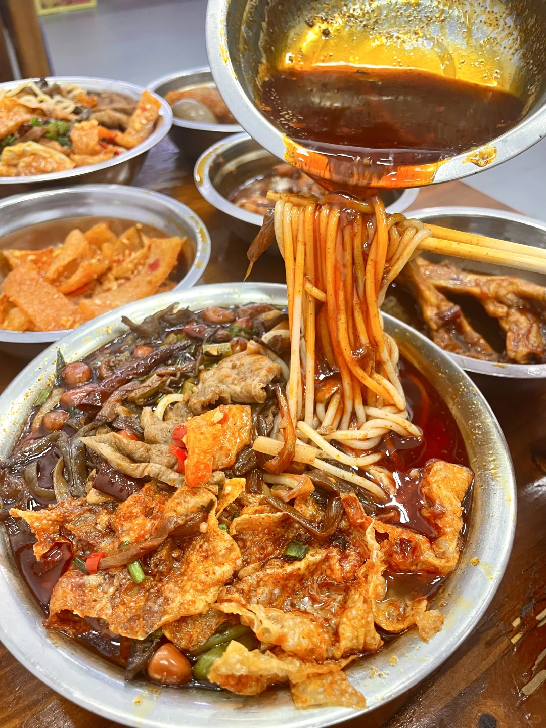 柳州…感谢本地人带路才能找到的老牌螺蛳粉…