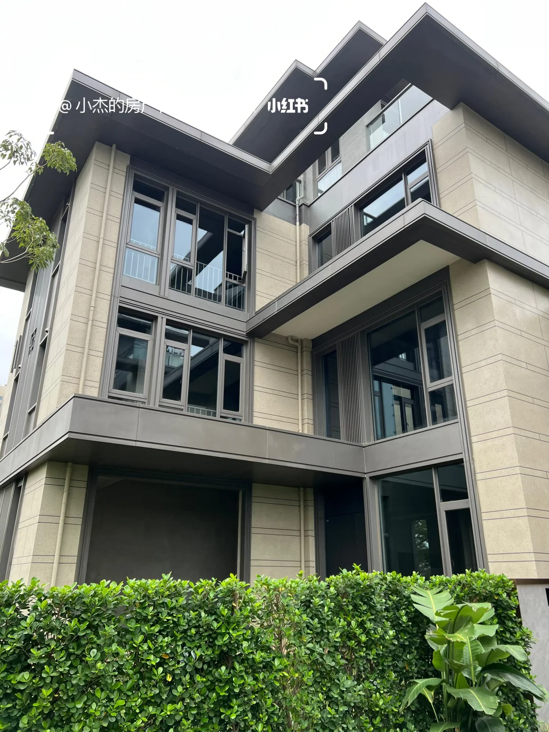 南宁邕江旁199万别墅合院，143平共6层