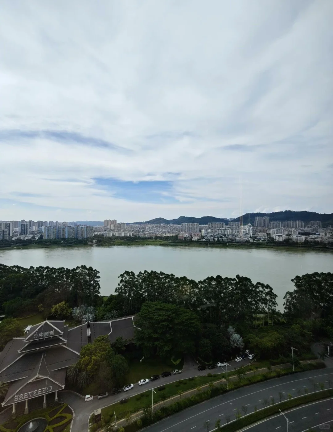 闭眼冲！420万上车246平江景大平层