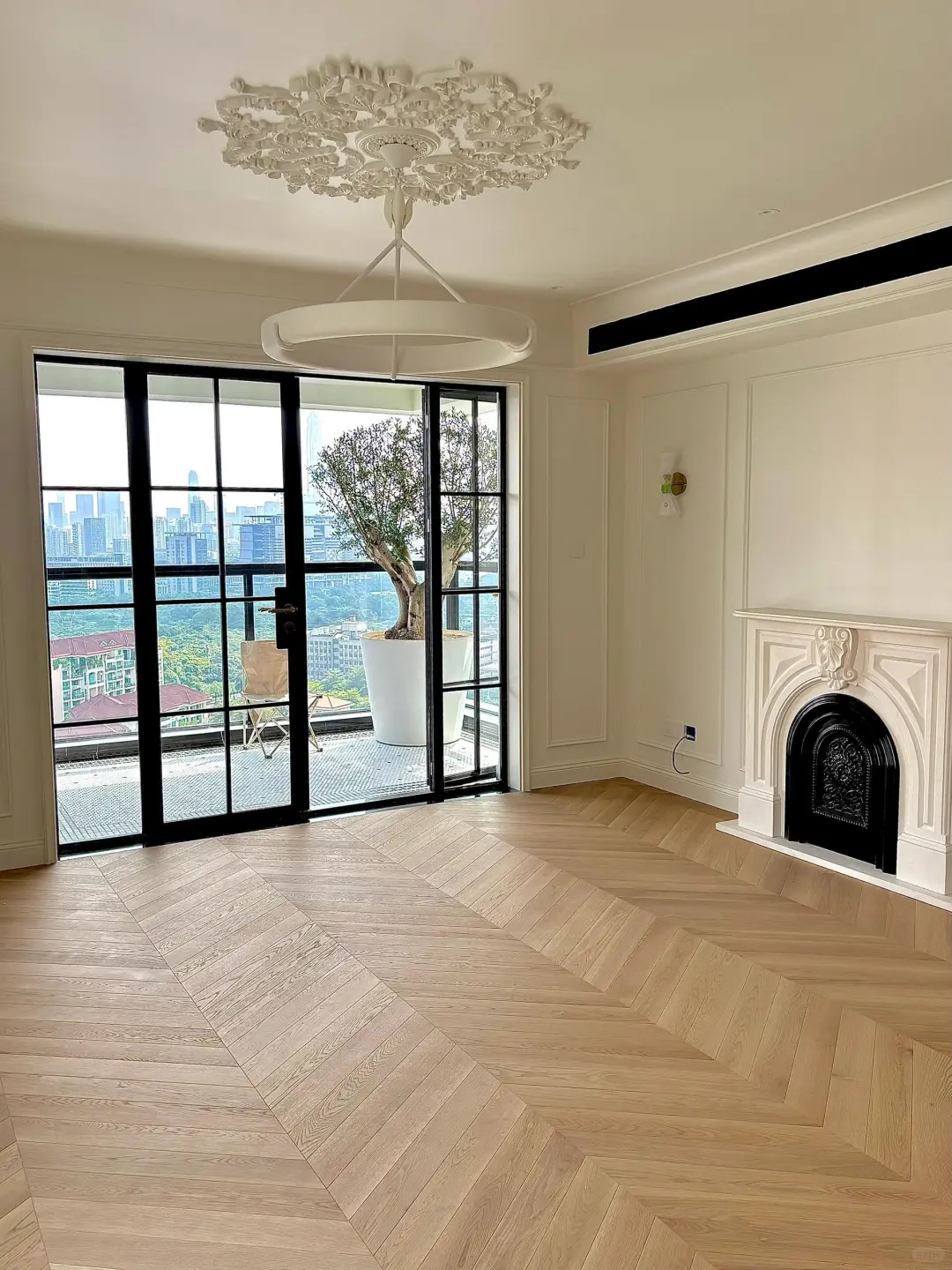 青秀区原价125万，现83万出售法式精装3房