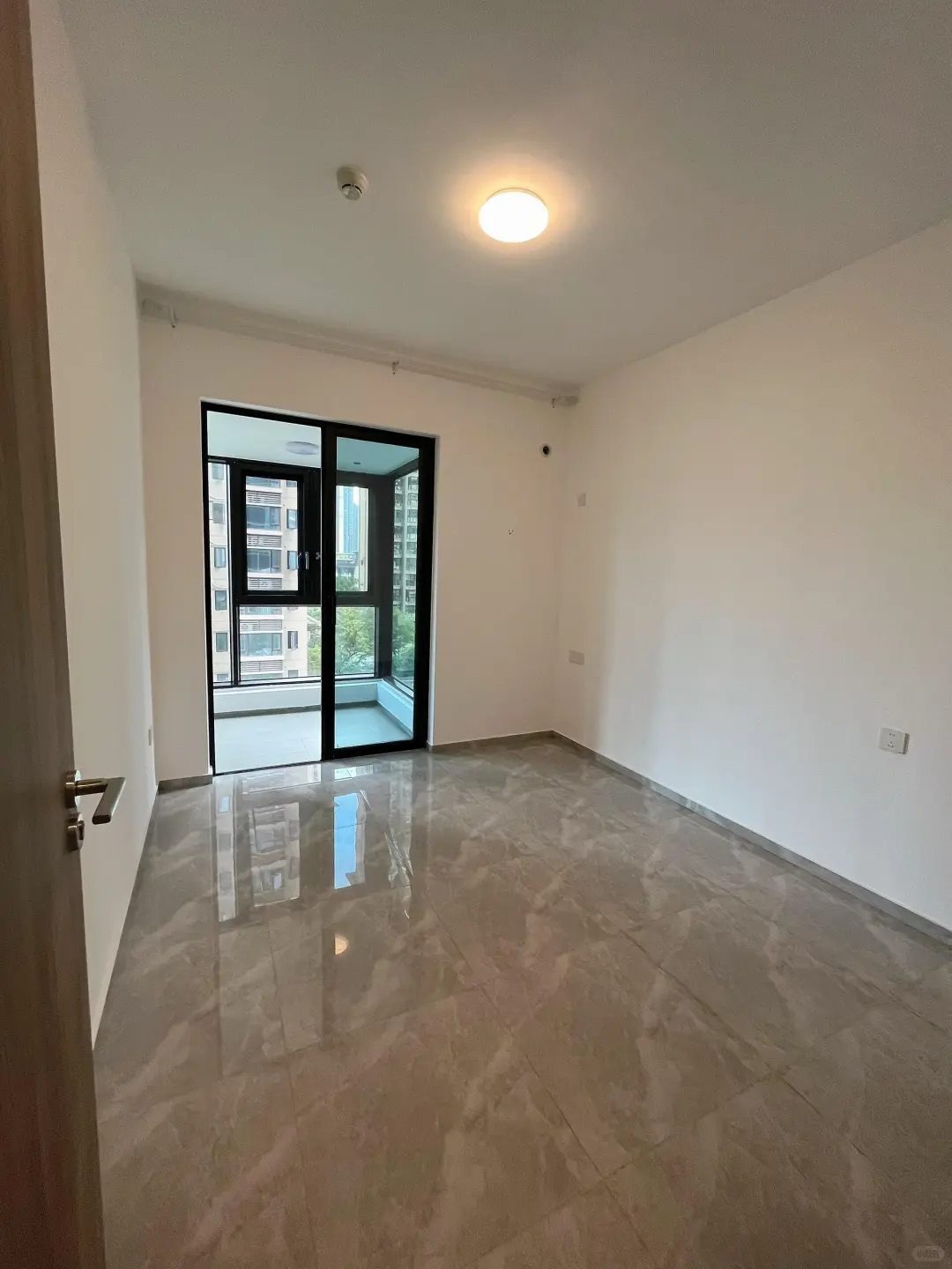 五象➕14中双学区房，之前卖2万，现在卖1.1万