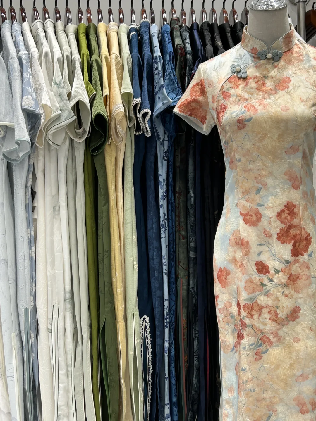 柳州五星街百元旗袍』买啦3⃣件❗超开心