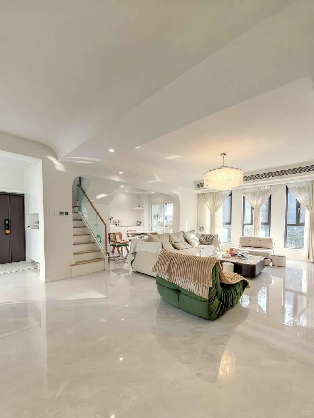 总部基地140平顶复楼中楼110万