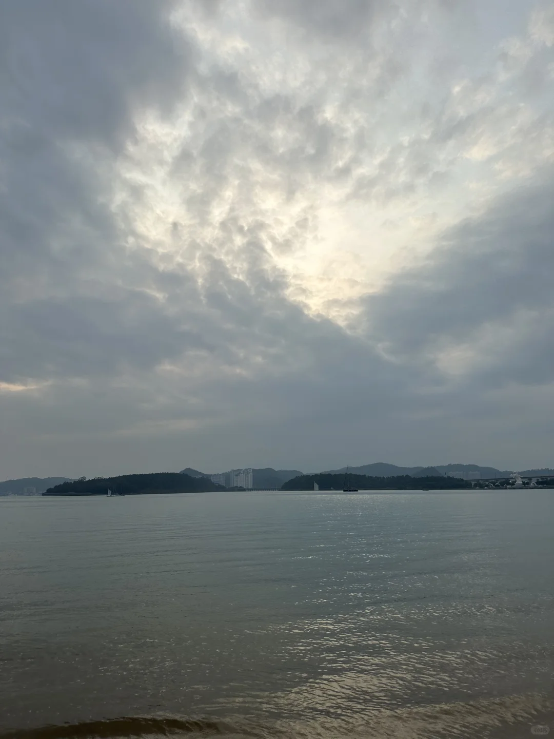 广西防城港恒大悦珑湾三室一厅出租