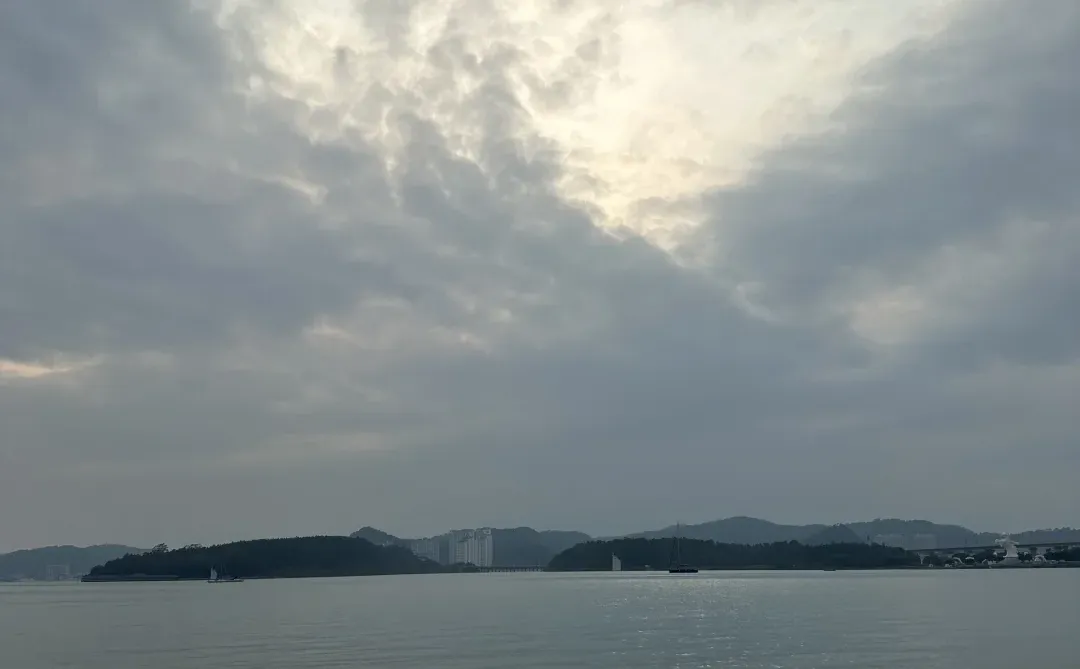 广西防城港恒大悦珑湾三室一厅出租