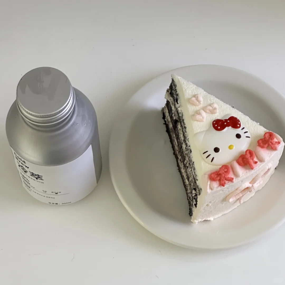 防城港咖啡店里的kitty小蛋糕治愈了我…