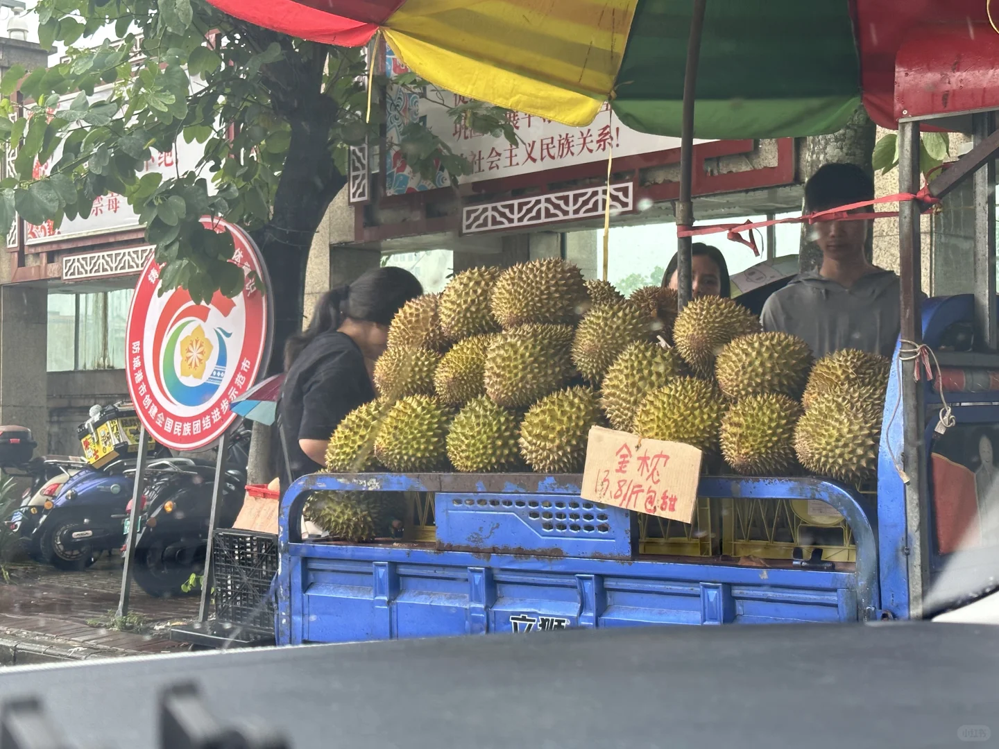 防城港边境的榴莲确实便宜