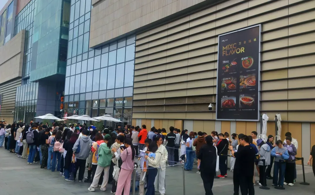 这个喜茶，应该是8:00就要过来排