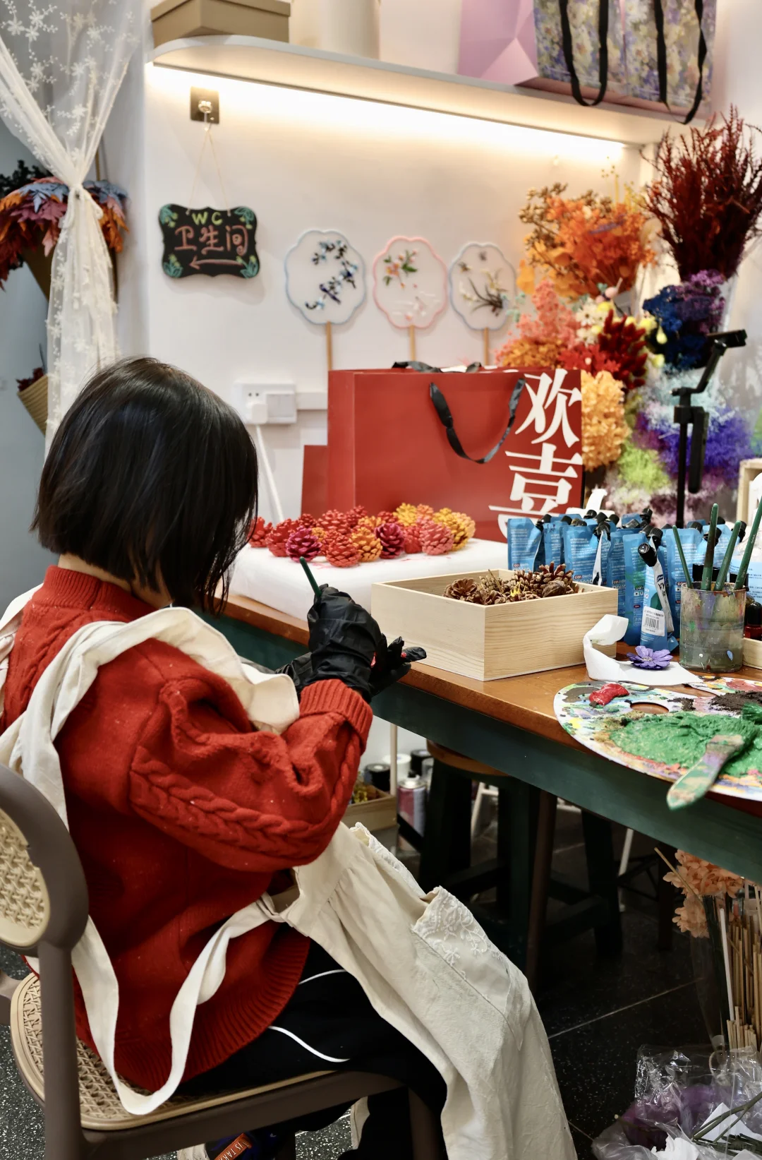 好珍贵的画面啊｜柳州亲子diy油画松果画