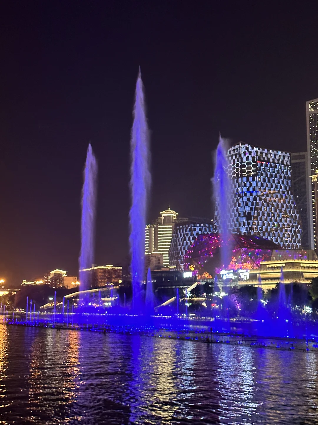 不是上海。。是柳州！被柳州的夜景美疯了！！