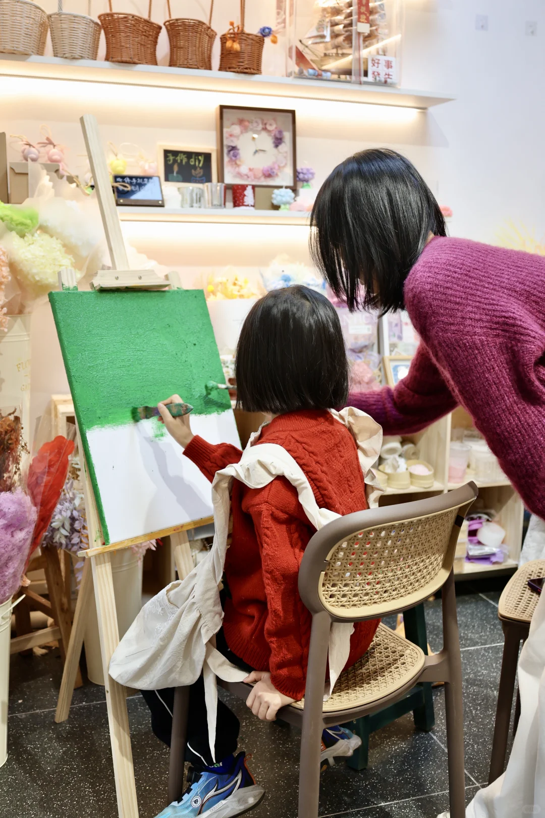 好珍贵的画面啊｜柳州亲子diy油画松果画