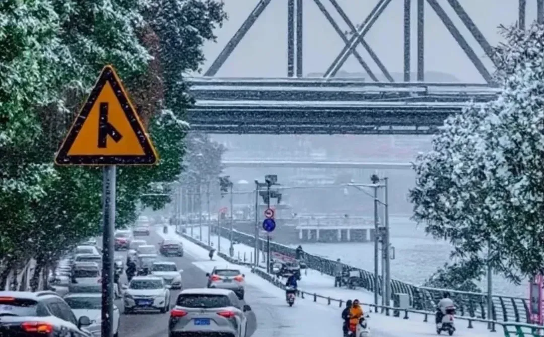 降温了，快来柳州看雪