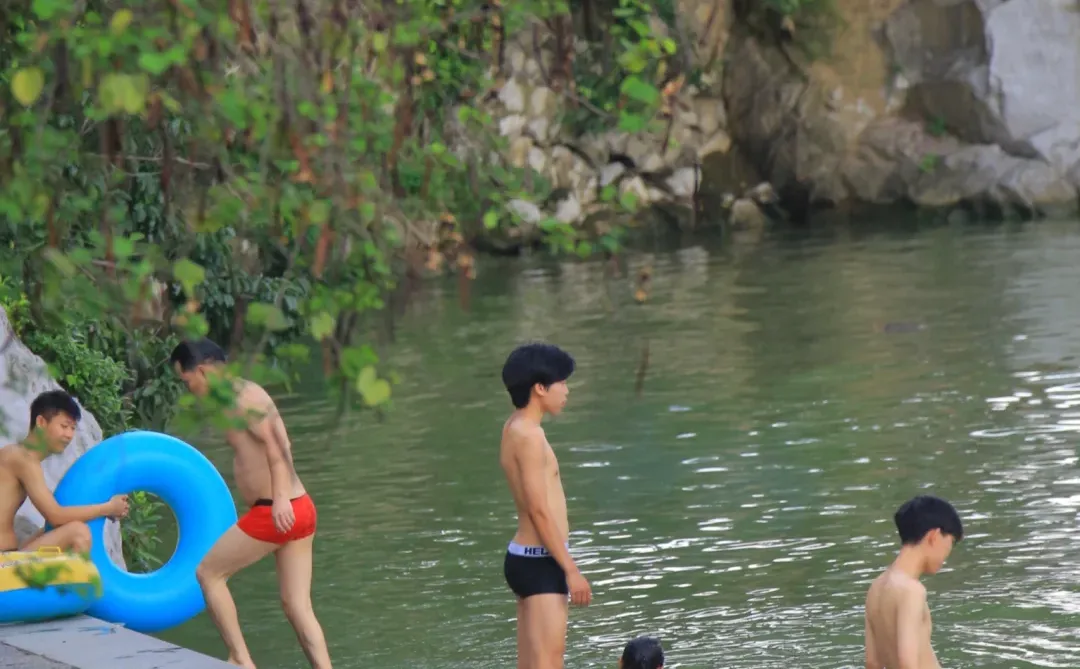 整个柳州就是个巨大的游泳池❗️❗️❗️