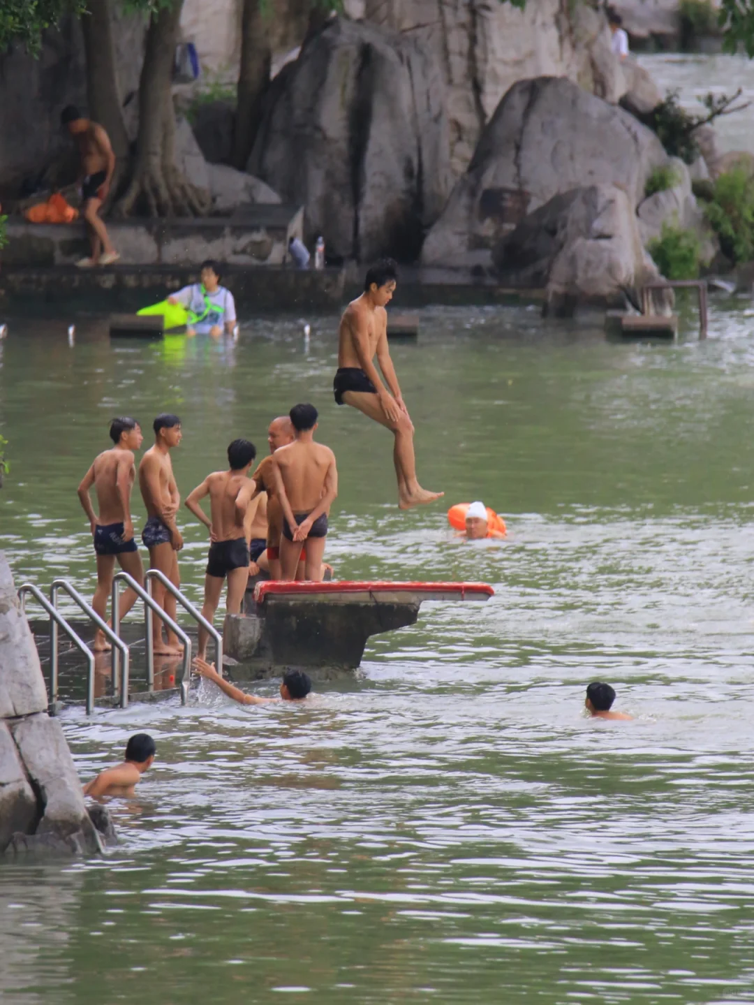 整个柳州就是个巨大的游泳池❗️❗️❗️