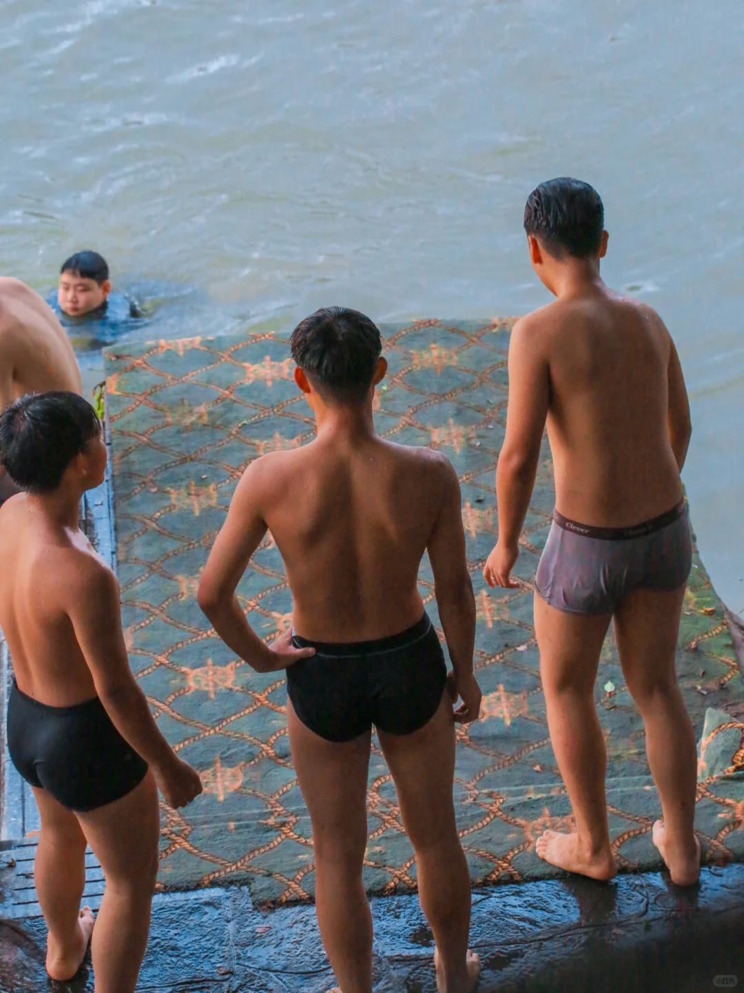 整个柳州就是个巨大的游泳池❗️❗️❗️