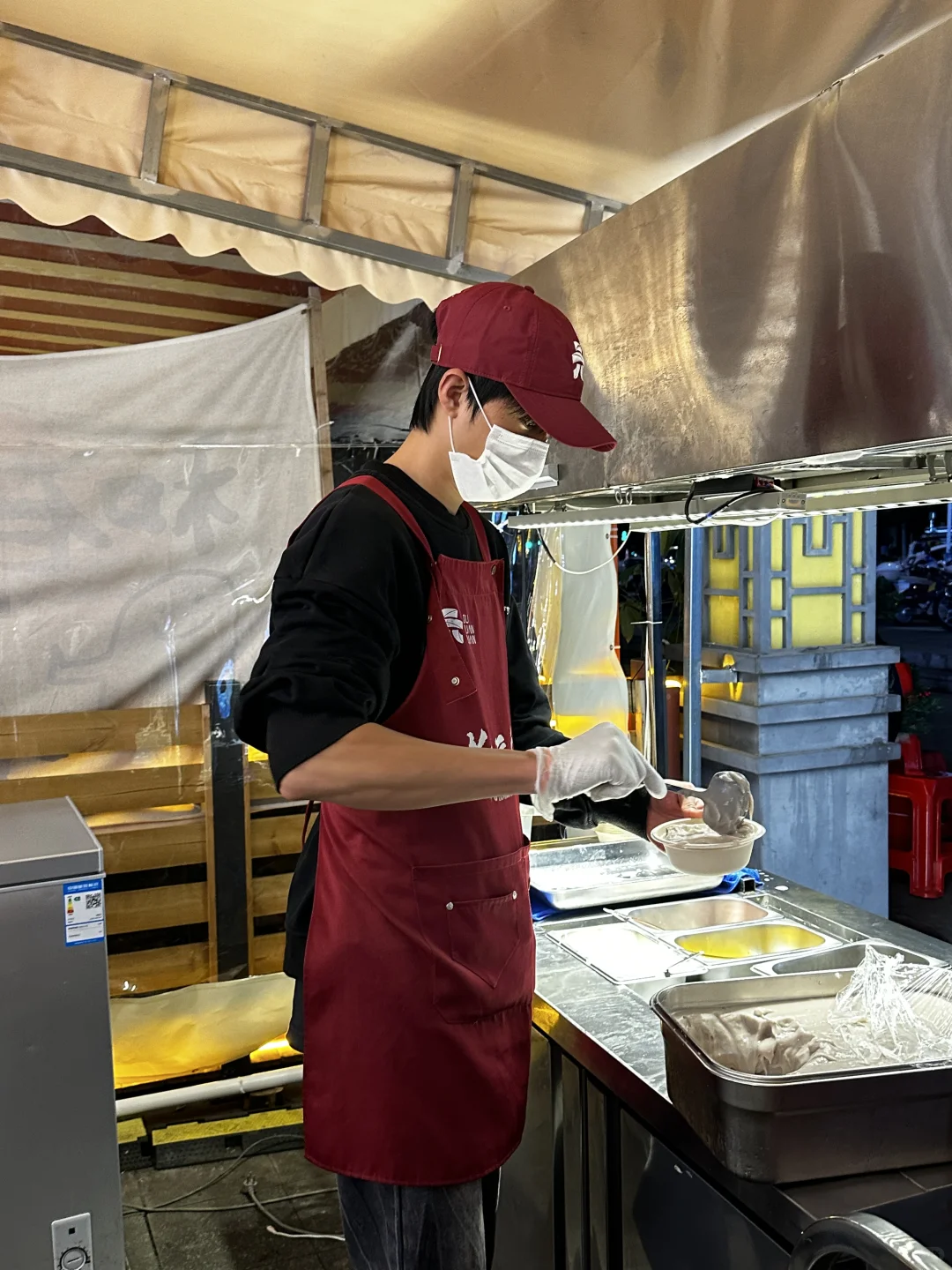 柳州海底捞这个帅哥！！