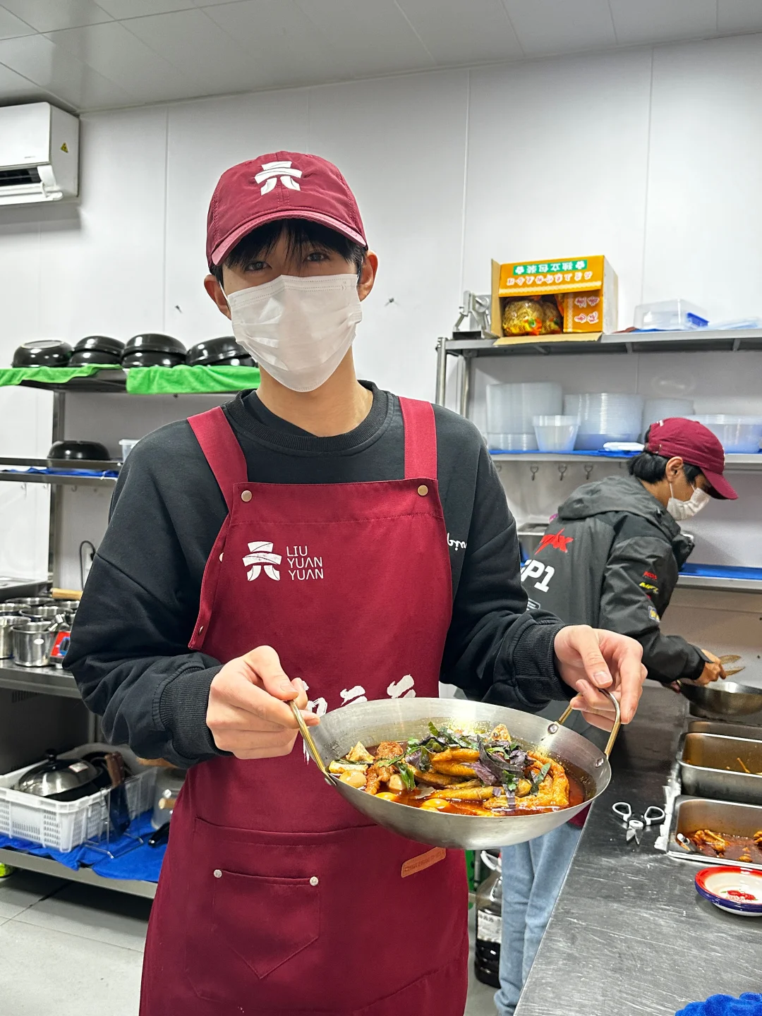 柳州海底捞这个帅哥！！