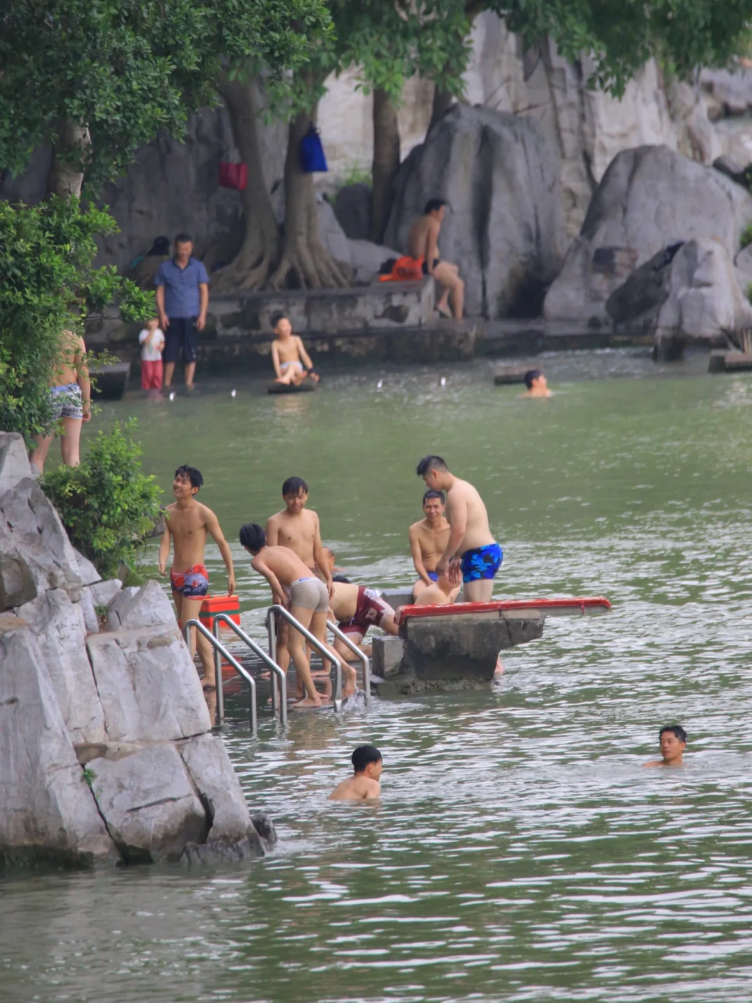 整个柳州就是个巨大的游泳池❗️❗️❗️