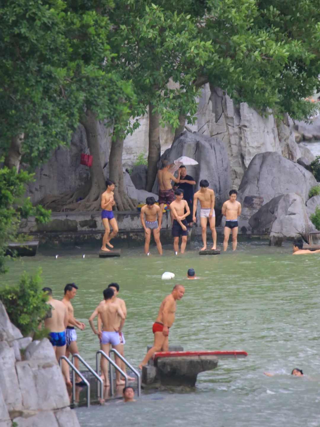 整个柳州就是个巨大的游泳池❗️❗️❗️