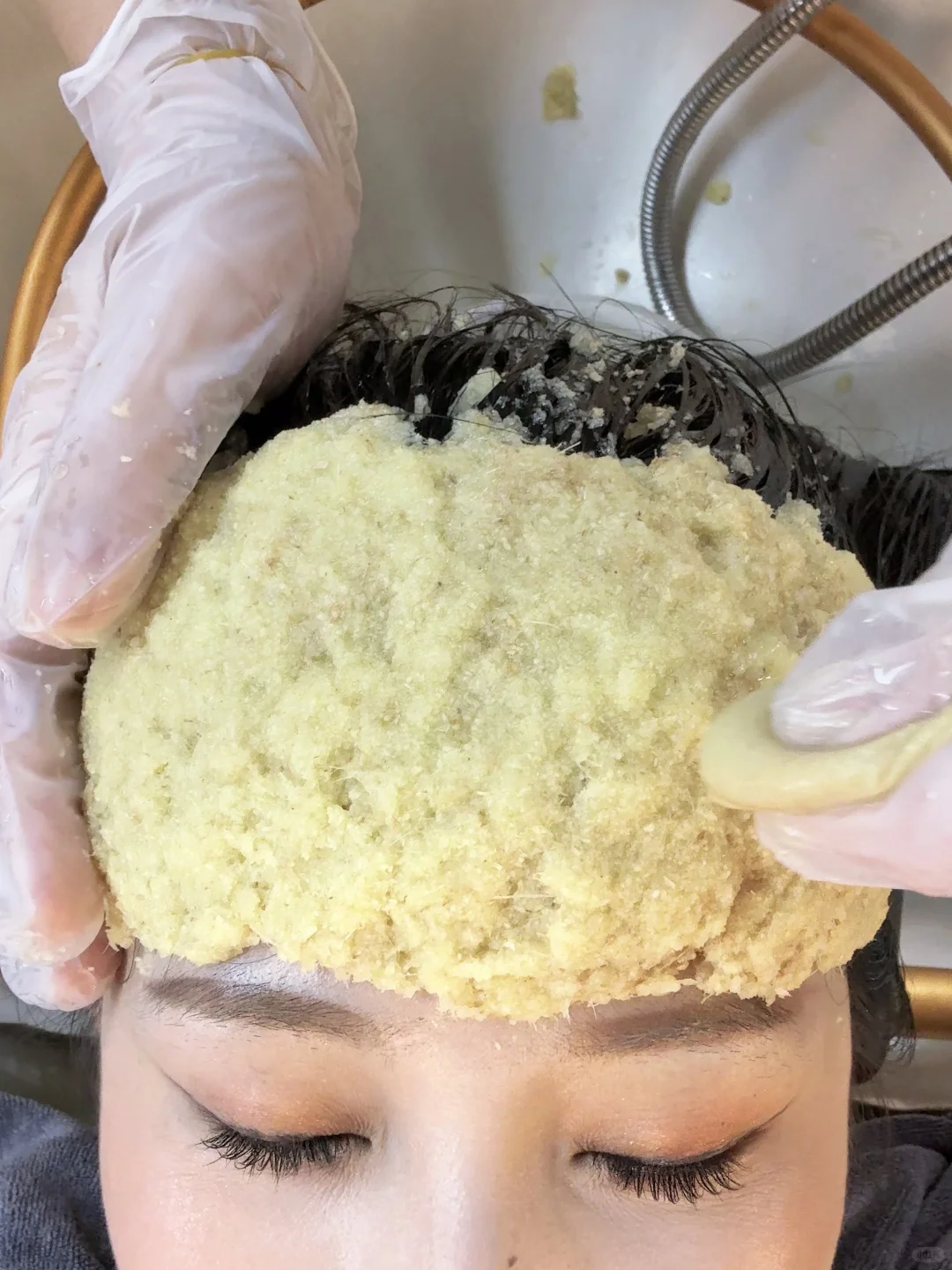 柳州人也太会享受了！！茶麸洗头太舒服了！！