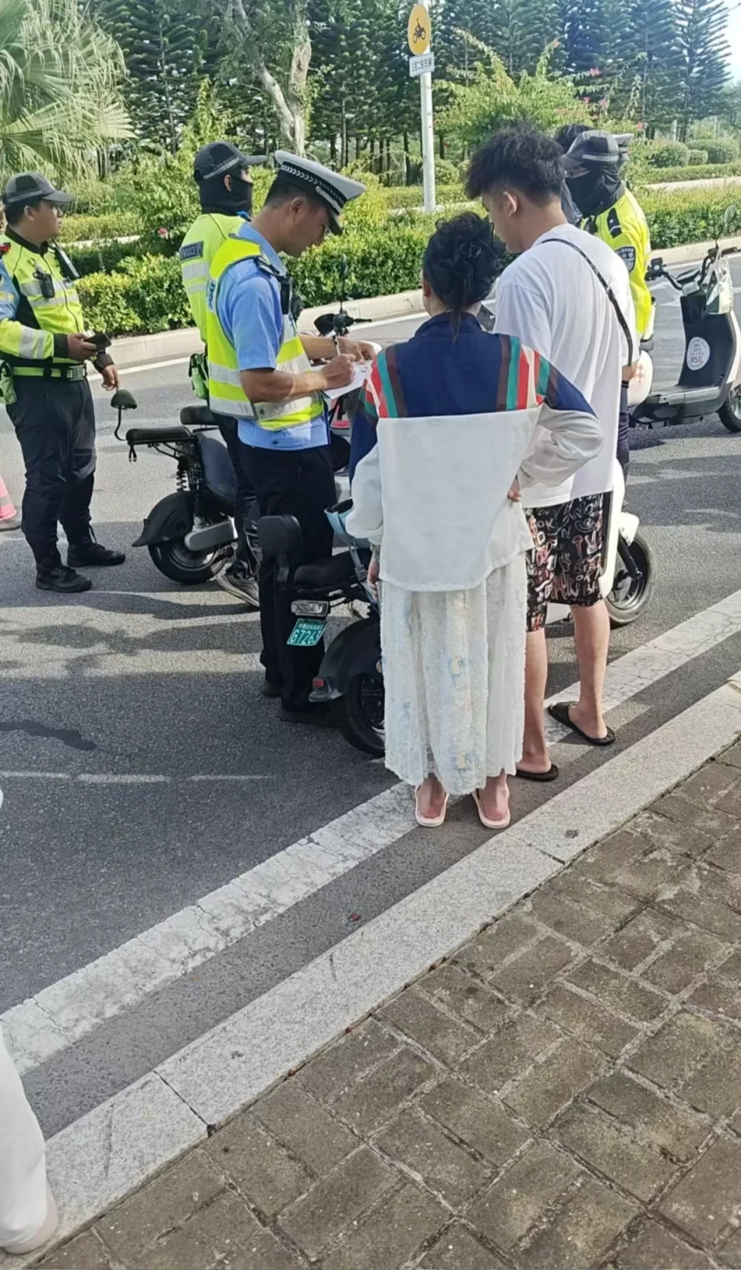 来柳州旅游租电动车能不能载一个人