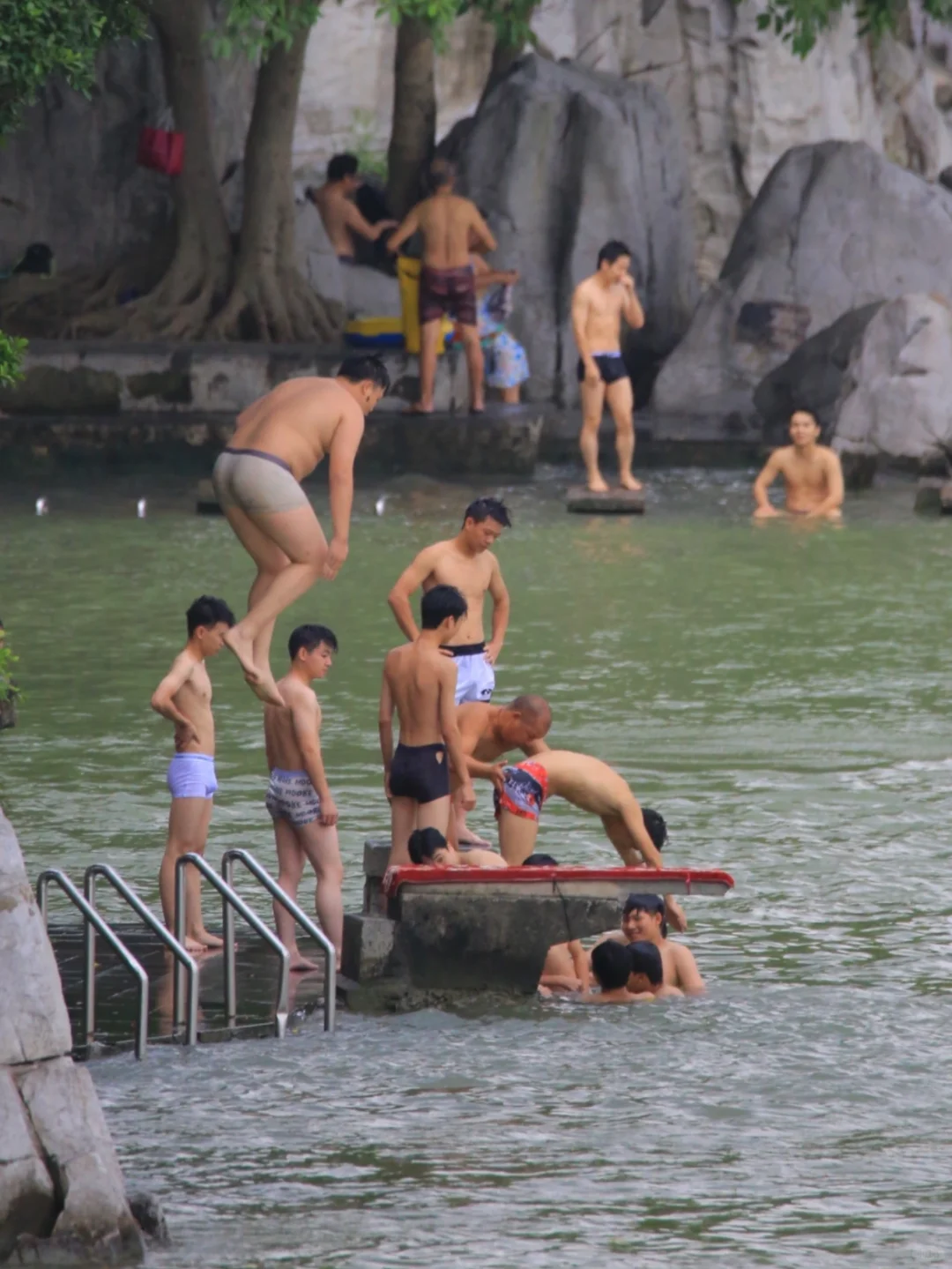 整个柳州就是个巨大的游泳池❗️❗️❗️