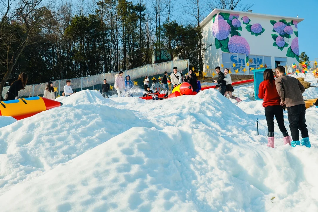 30℃的南宁下真雪了？！就在市区！万人雪地