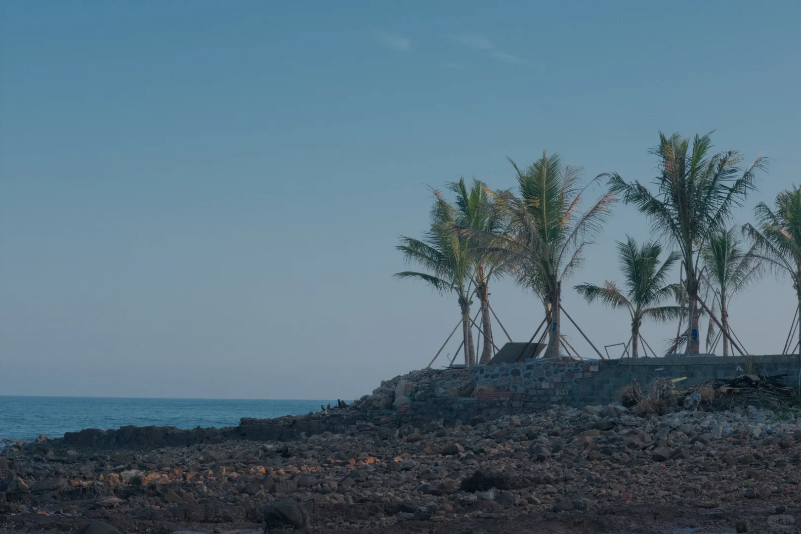 防城港：一个人超级少的渔村，很干净的海滩