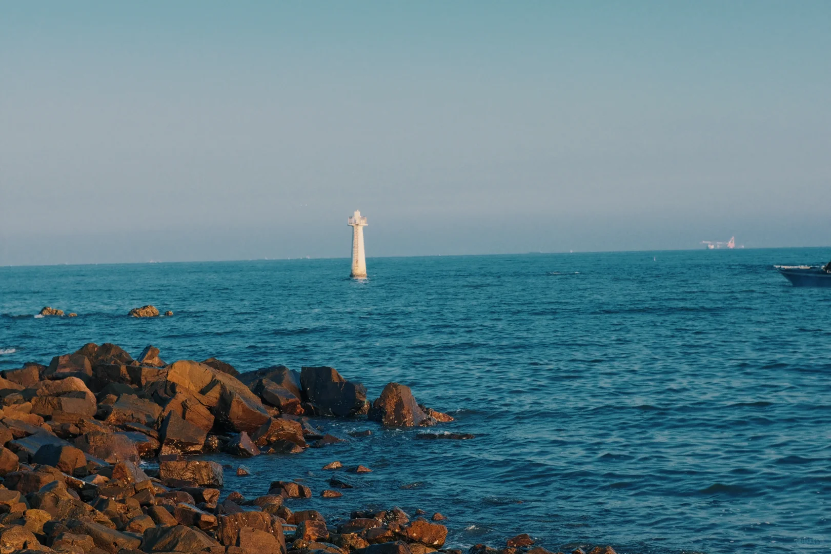 防城港：一个人超级少的渔村，很干净的海滩