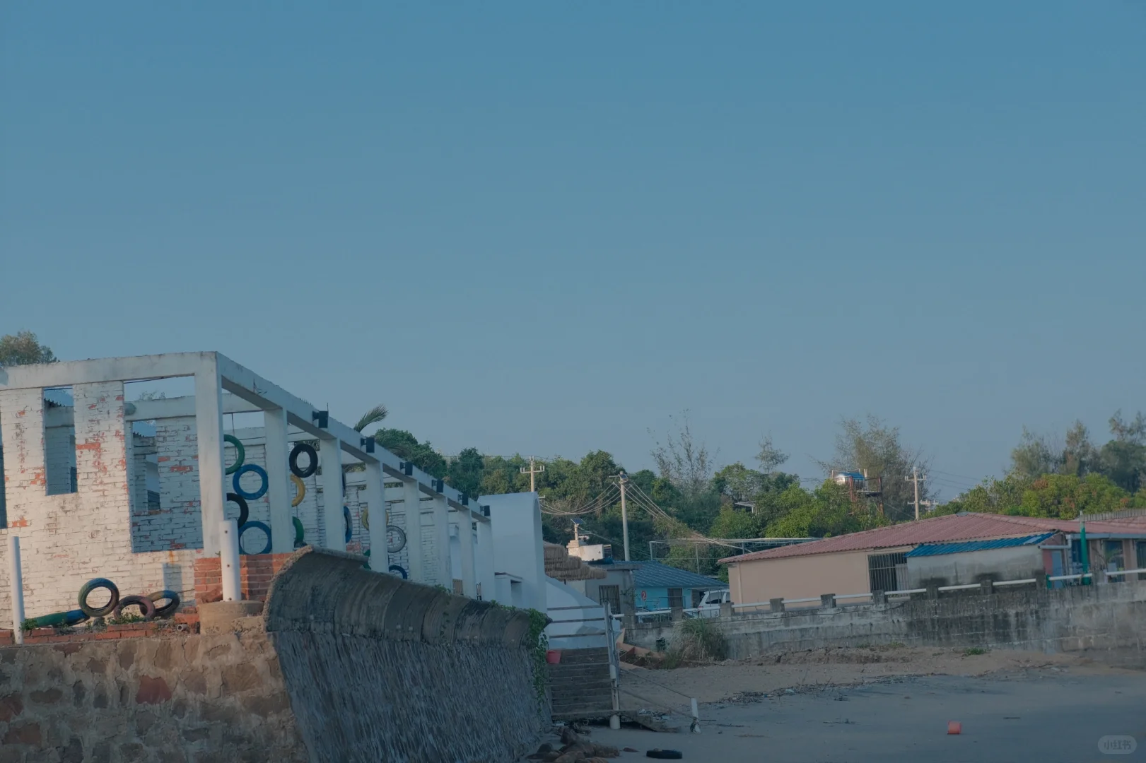 防城港：一个人超级少的渔村，很干净的海滩