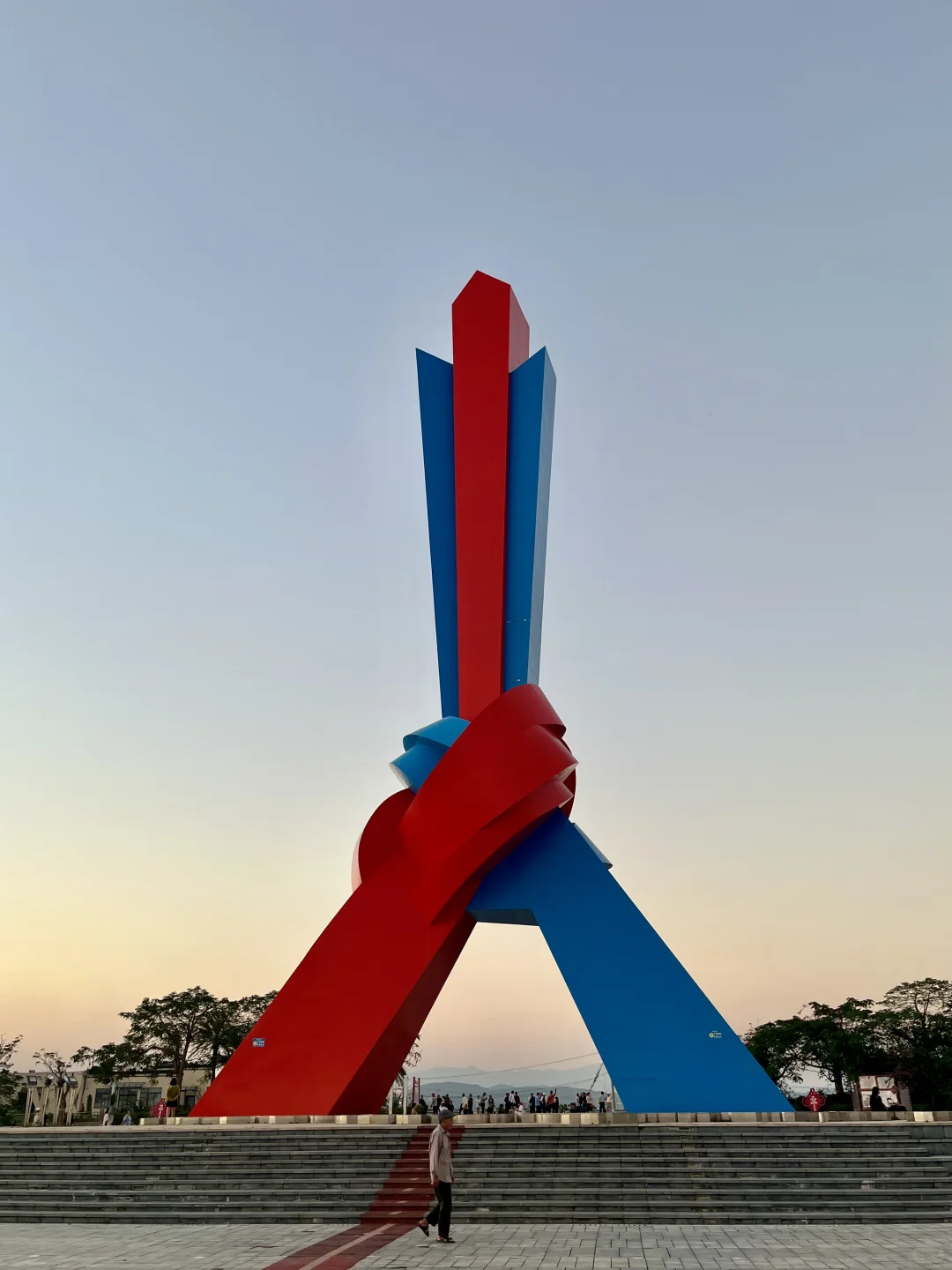 防城港-东兴：在这里，一桥跨两国