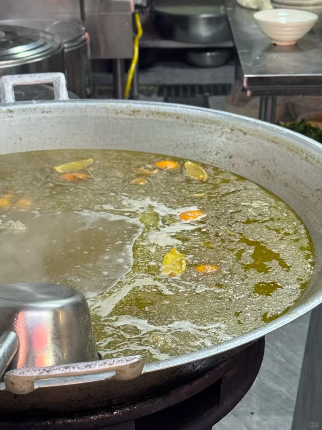 寻味南宁｜一家小料超级多的牛肉粉店