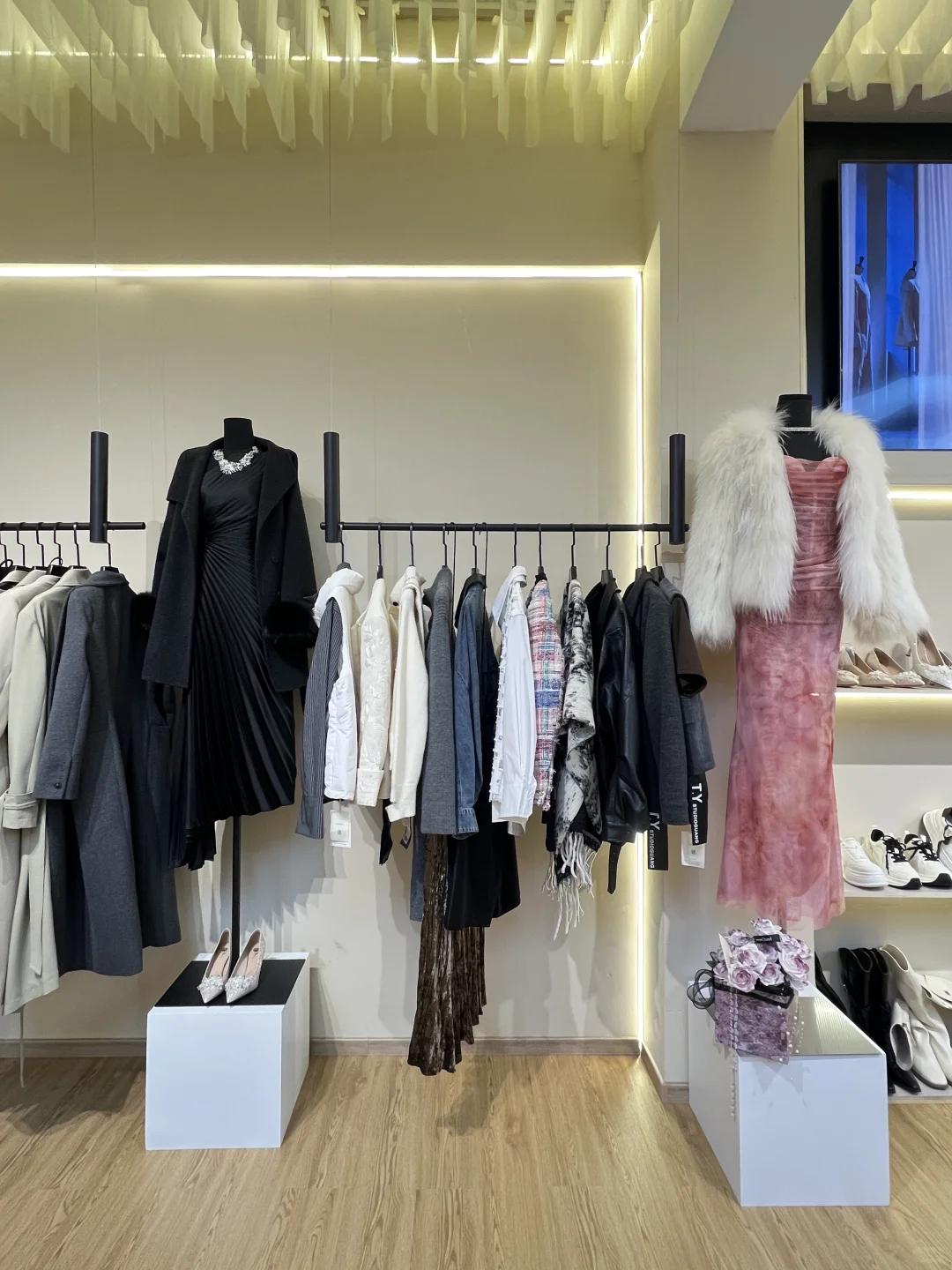 柳州万达新开的女装店，美到我心坎里了✨