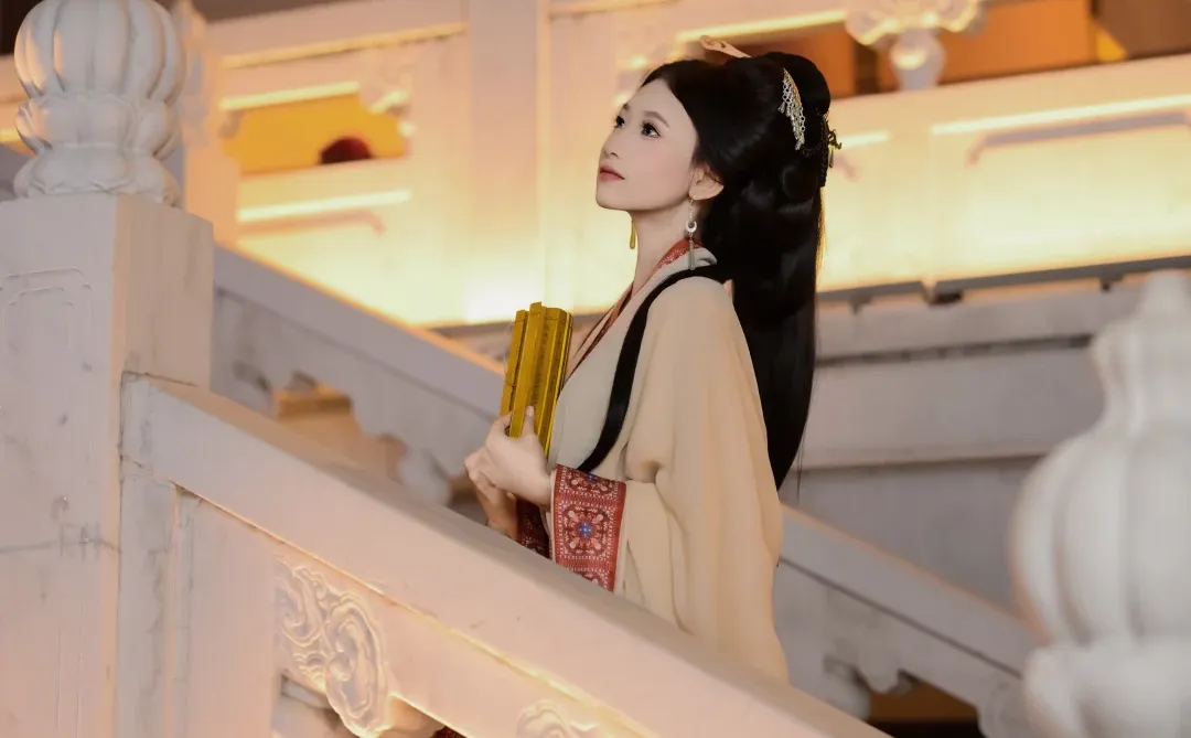 在柳州窑埠古镇拍一套战国袍宿命感十足呀